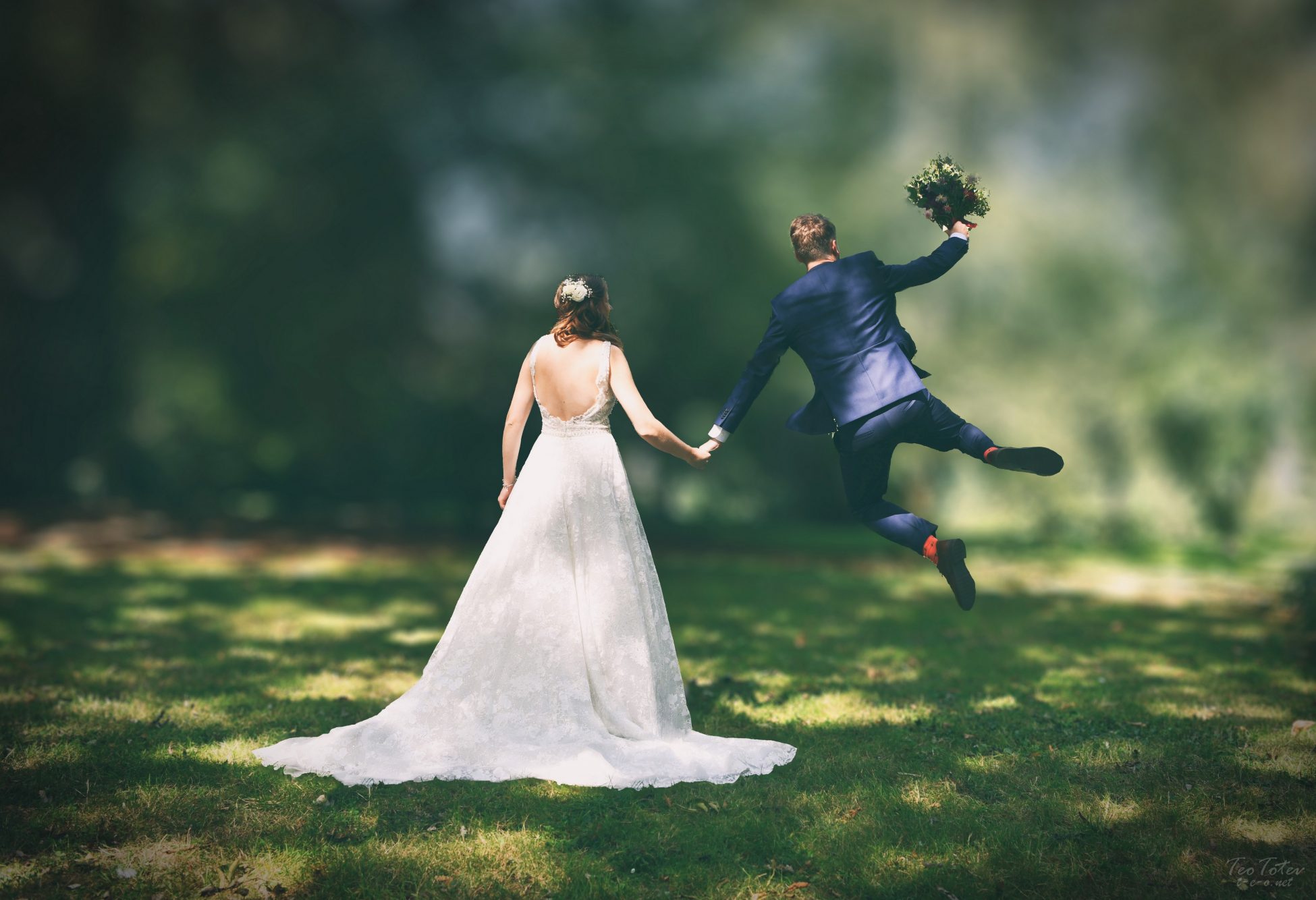 Wedding Jump out of joy