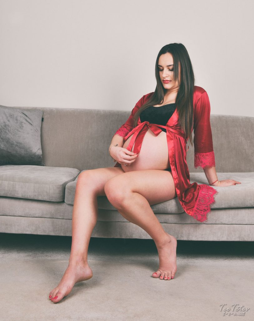 Maternity and newborn photographer