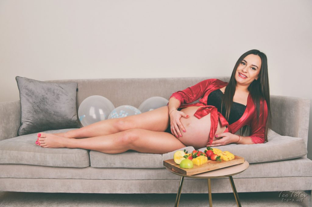 Maternity photography at home
