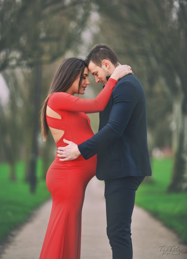 Pregnant couple touching heads