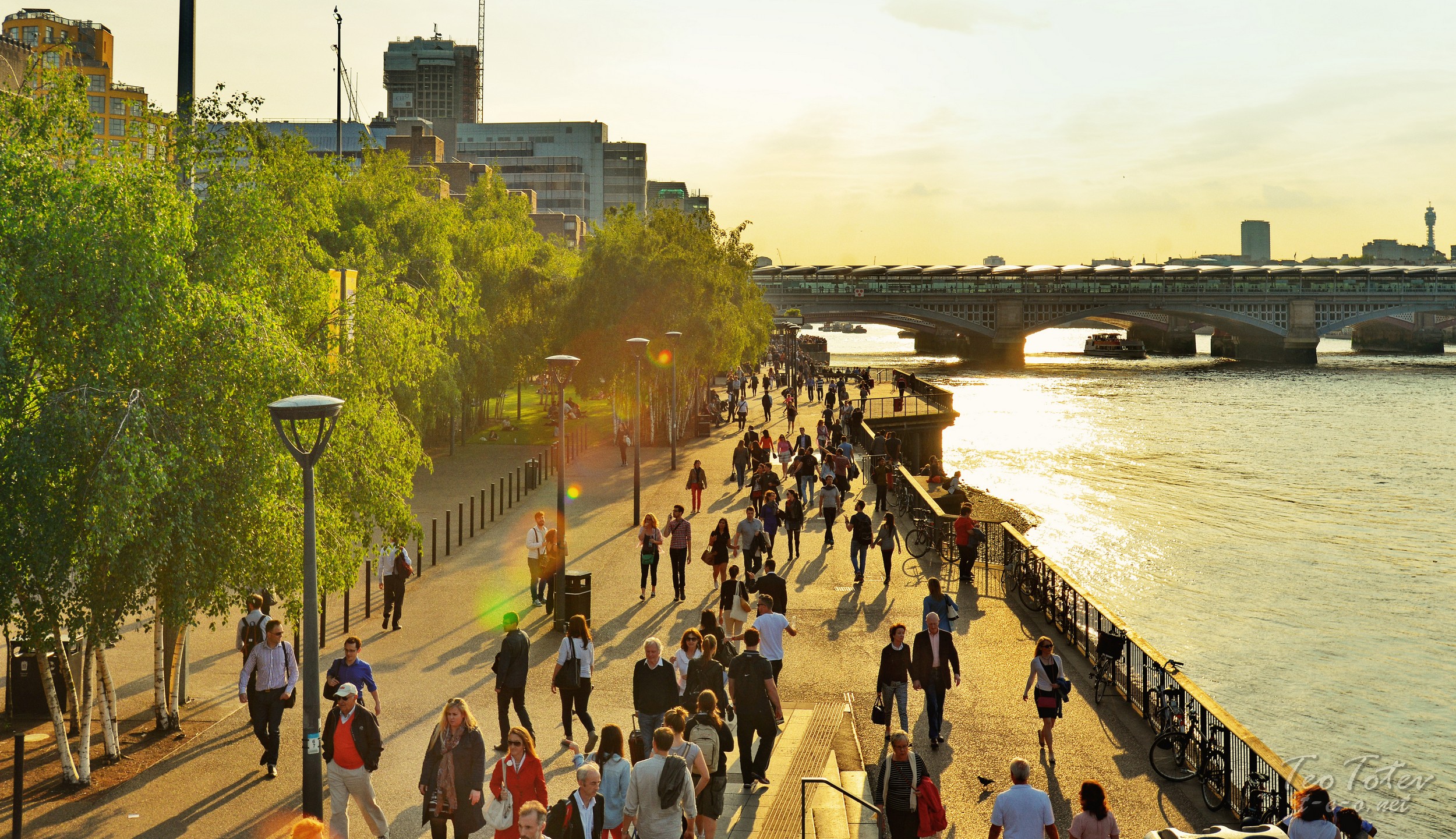 London Afternoon By Themes