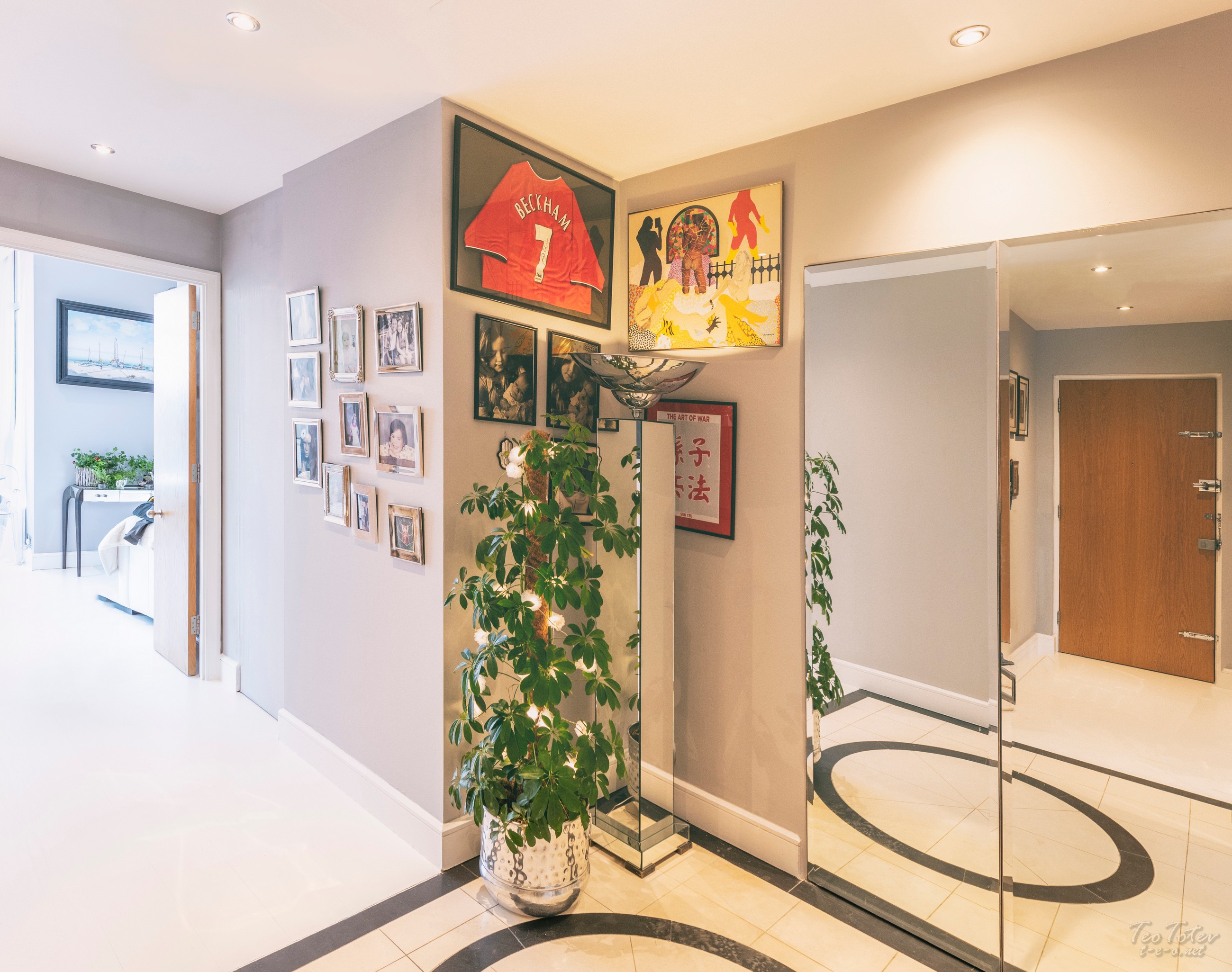 Koridor with mirrors photography