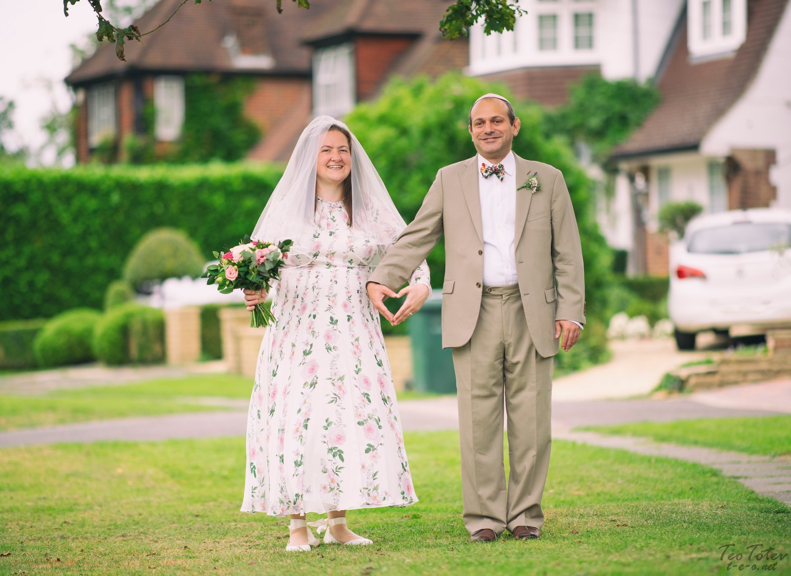 Photo Session in front of Finchley Houses